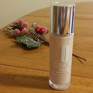 Clinique Beyond Perfecting Foundation + Concealer